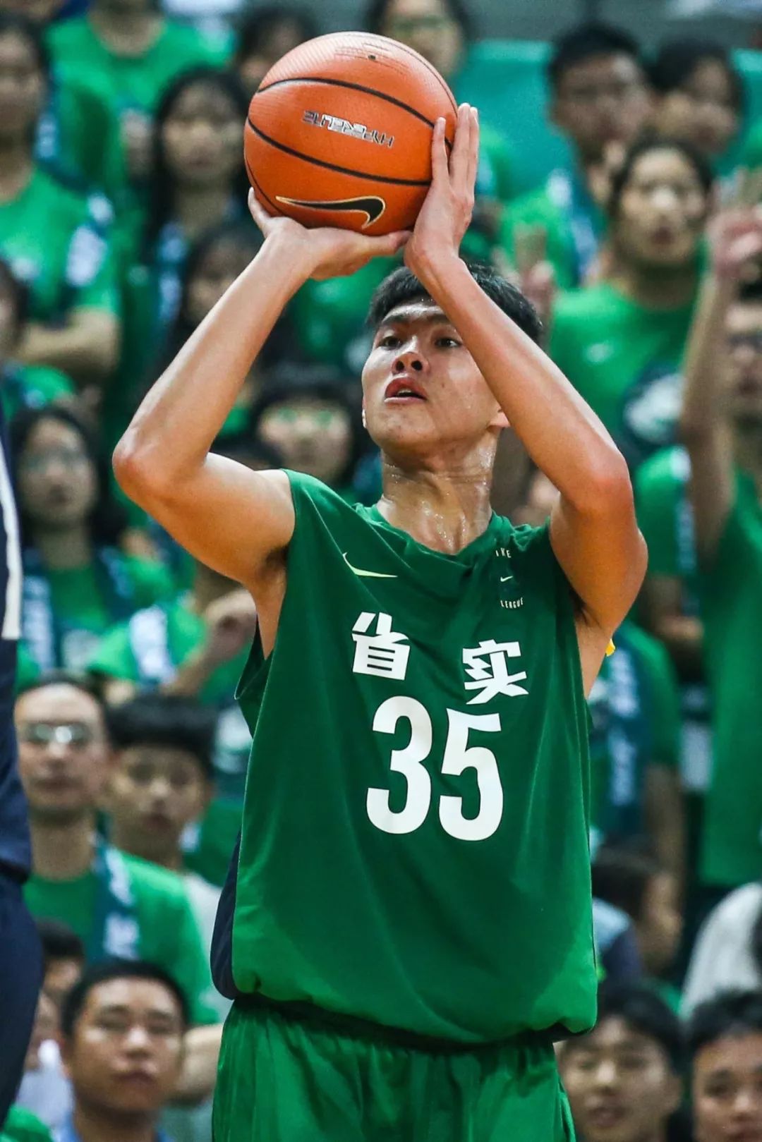 关于冰球再创历史，冠军实至名归的信息