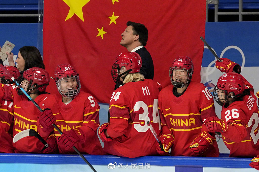 连胜势头难挡！冰球豪取十连胜的简单介绍