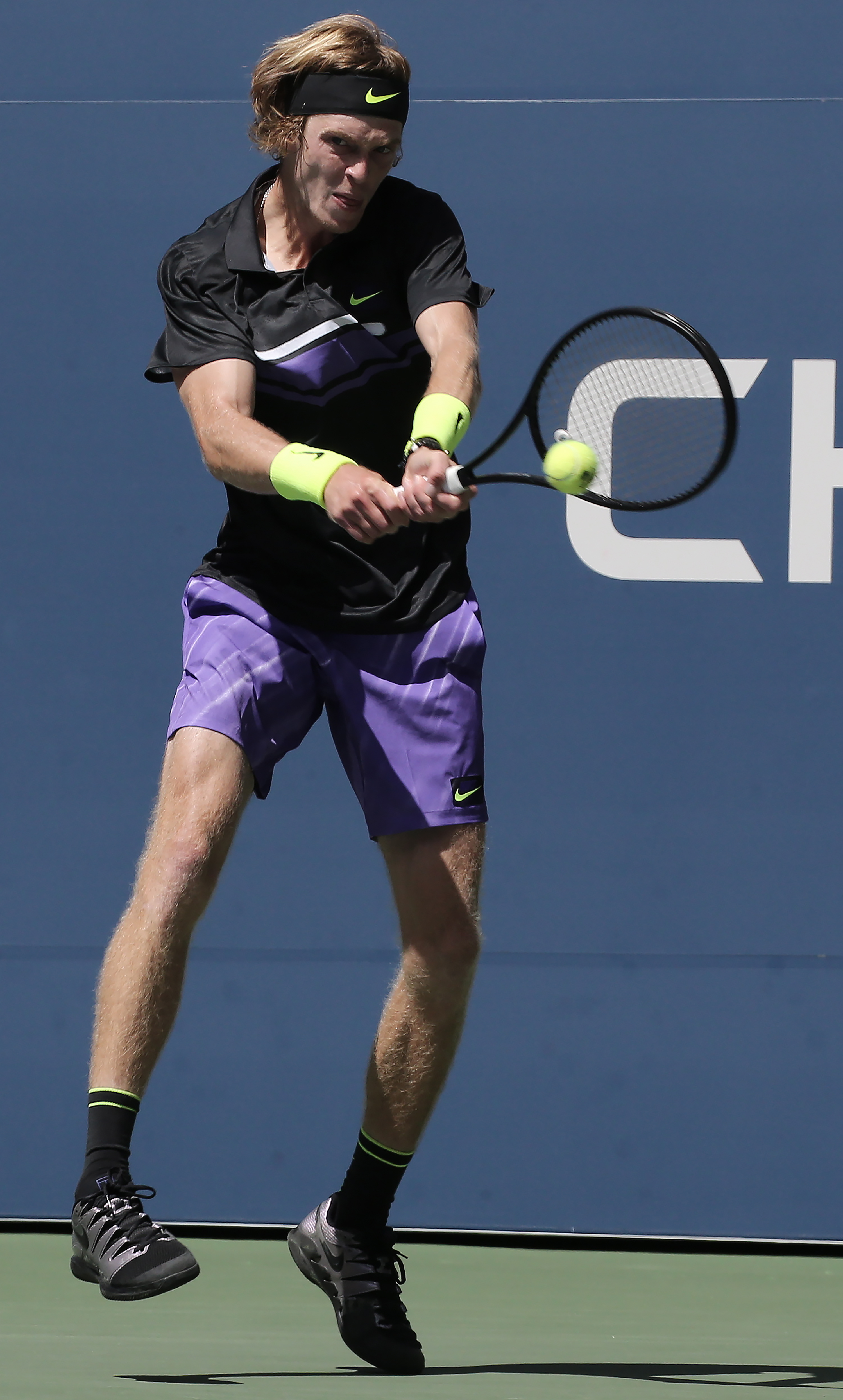 开云sport-美网险胜戴维斯杯，西西帕斯高光表现